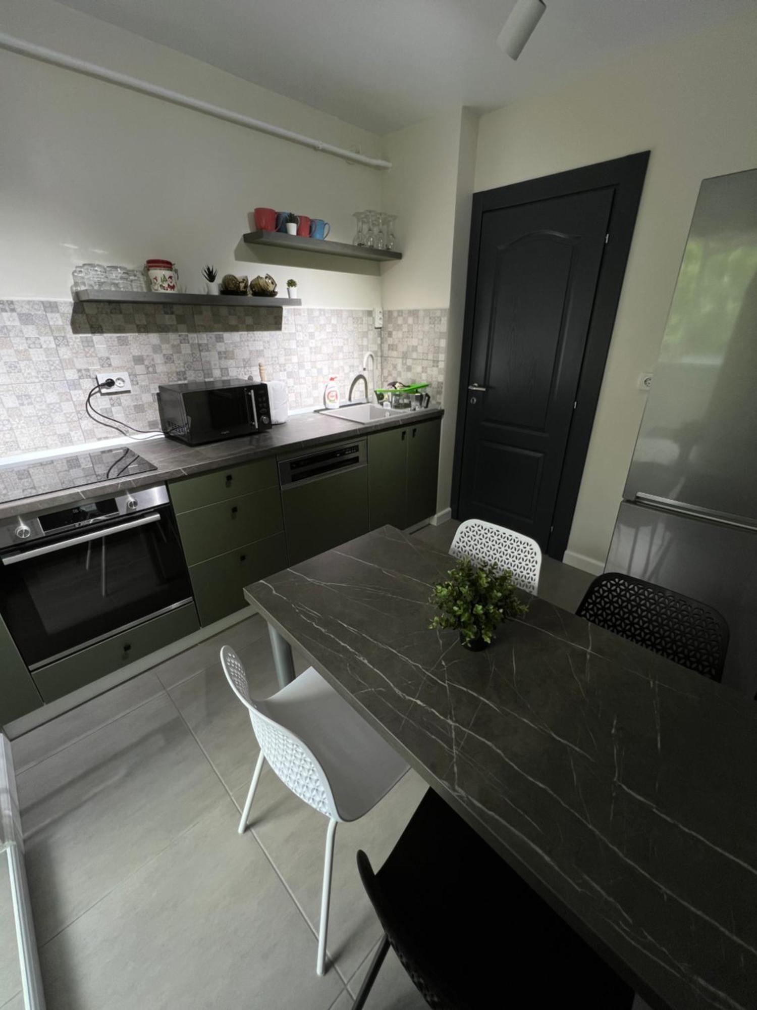 The Urban Hub 2 Appartement Iasi Buitenkant foto